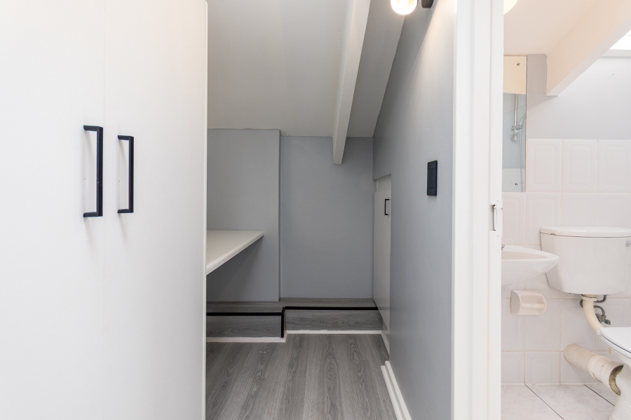 1 Bedroom Property for Sale in Green Point Western Cape